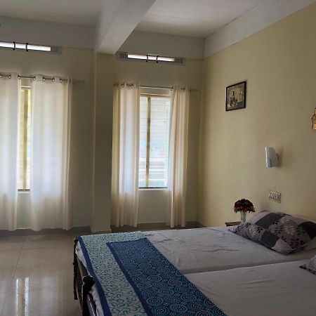 Sandy Beach Hotel Thiruvananthapuram Bagian luar foto