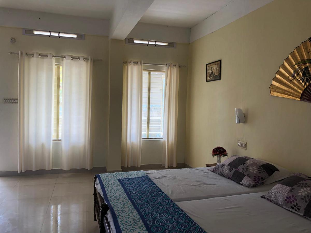Sandy Beach Hotel Thiruvananthapuram Bagian luar foto