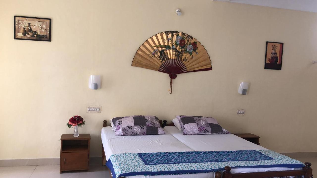 Sandy Beach Hotel Thiruvananthapuram Bagian luar foto