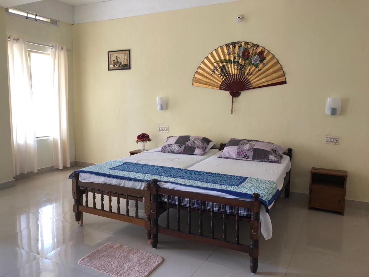Sandy Beach Hotel Thiruvananthapuram Bagian luar foto