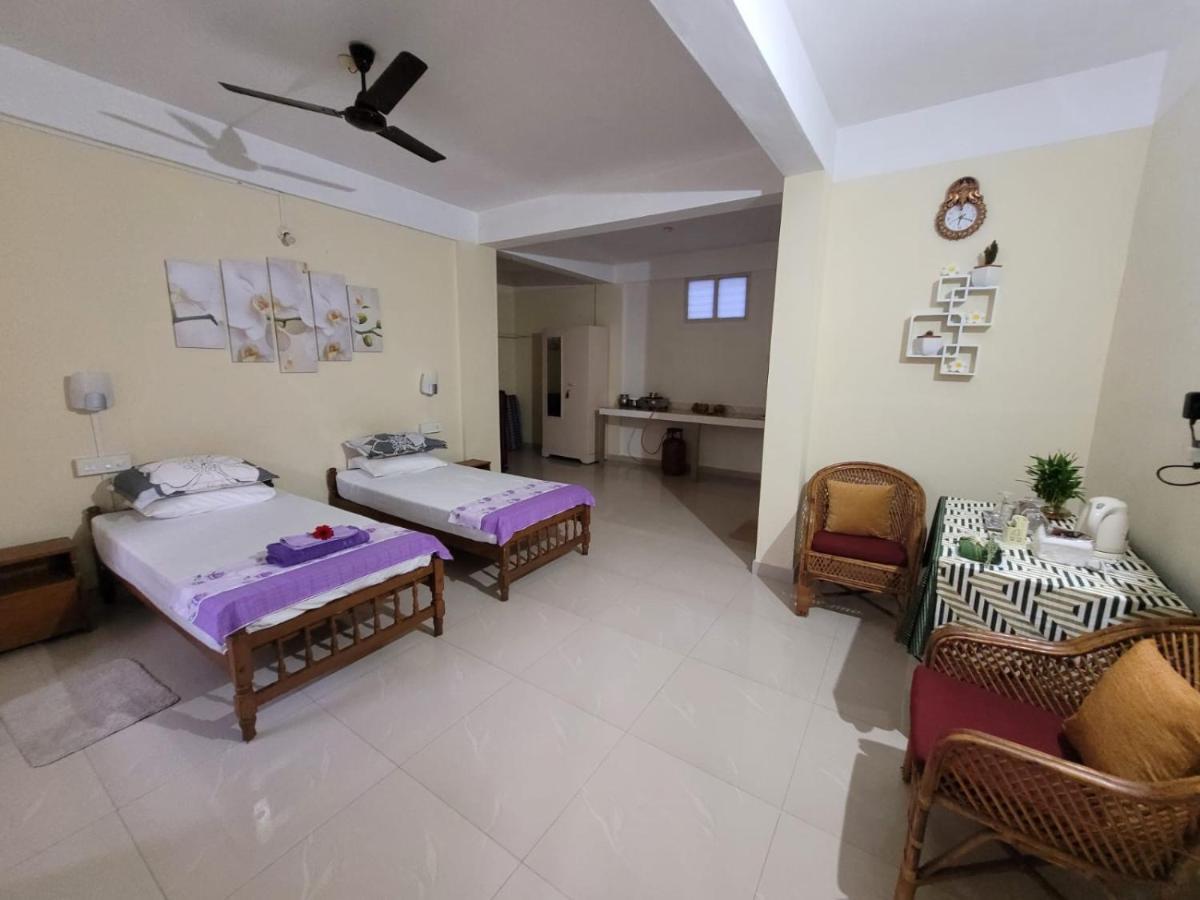Sandy Beach Hotel Thiruvananthapuram Bagian luar foto