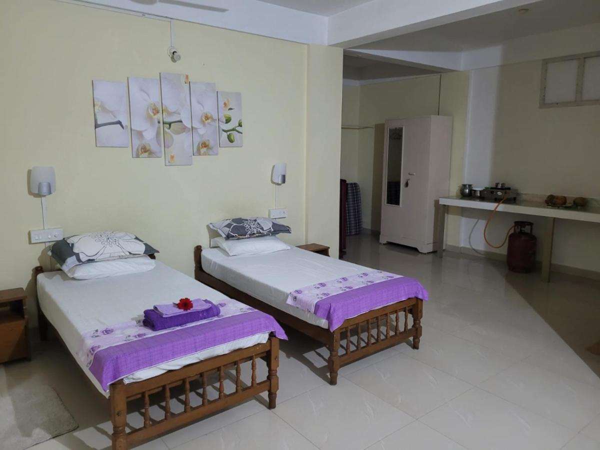 Sandy Beach Hotel Thiruvananthapuram Bagian luar foto